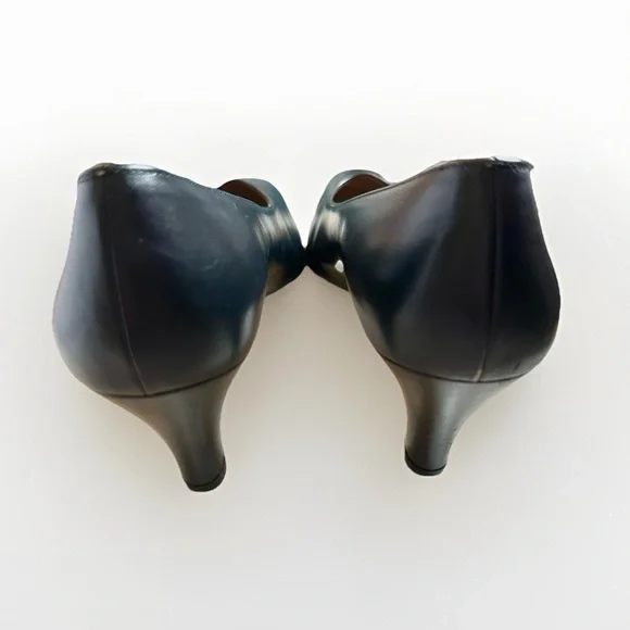 Vintage Ferragamo Cone Heels Navy Pumps 7.5 AA Narrow Pump 2.5” Italy Leather - Picture 3 of 16